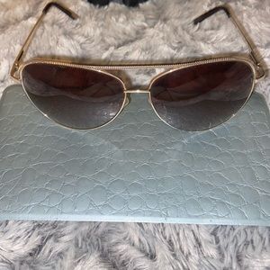 Gold rimmed sunglasses 🕶️